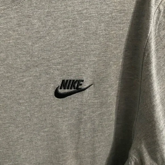 Nike tee - Picture 3 of 4